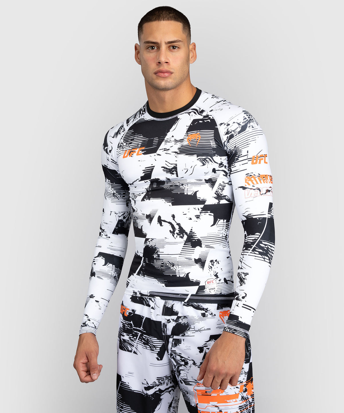 UFC Zenith by Venum Authentic Fight Week Performance Langarm Rashguard Herren - Weiß